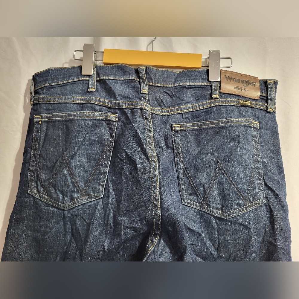 Wrangler Men's Dark Blue Relaxed Jeans, Size 38 X 29